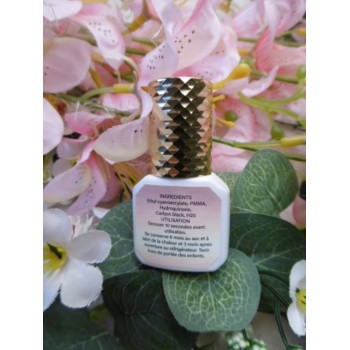 Colle pour extension de cils 0.05 s , colle sechage rapide pour cils .